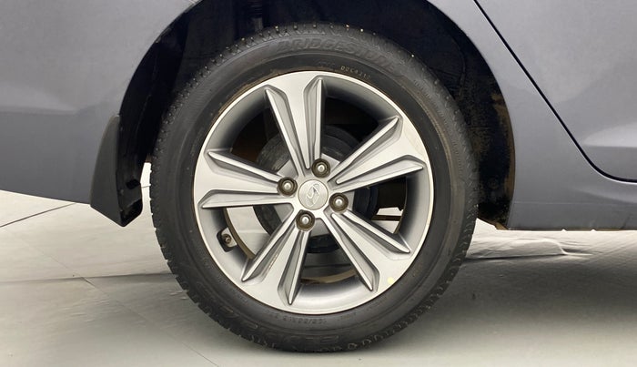 2017 Hyundai Verna 1.6 SX VTVT, Petrol, Manual, 23,775 km, Right Rear Wheel