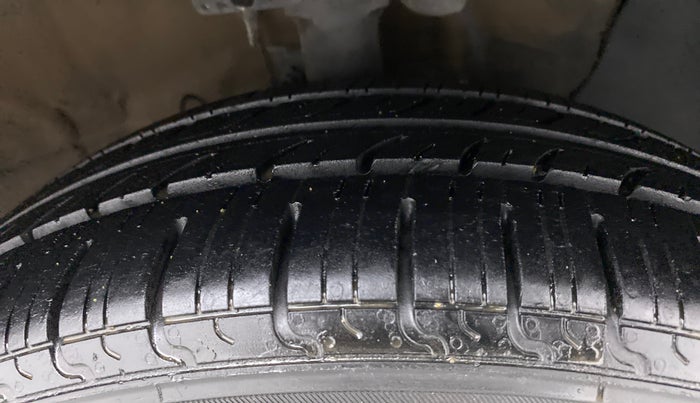 2018 Hyundai Verna 1.6 EX VTVT AT, Petrol, Automatic, 68,095 km, Right Front Tyre Tread