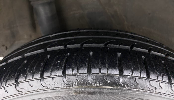 2018 Hyundai Verna 1.6 EX VTVT AT, Petrol, Automatic, 68,095 km, Right Rear Tyre Tread