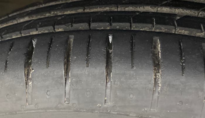 2021 Nissan MAGNITE XV TURBO CVT DUAL TONE, Petrol, Automatic, 72,369 km, Right Front Tyre Tread