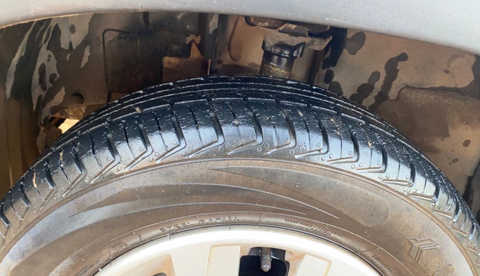 2016 Renault Kwid RXT 0.8, CNG, Manual, 40,164 km, Left Front Tyre Tread