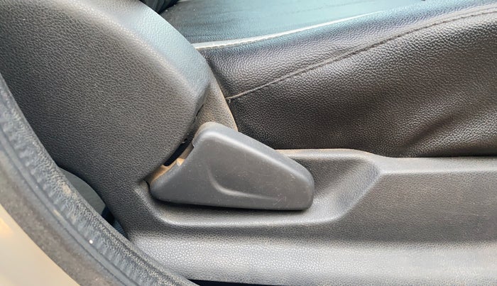 2016 Renault Kwid RXT 0.8, CNG, Manual, 40,164 km, Driver Side Adjustment Panel