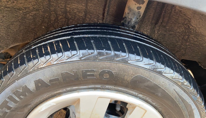 2016 Renault Kwid RXT 0.8, CNG, Manual, 40,164 km, Left Rear Tyre Tread