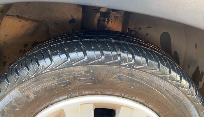 2016 Renault Kwid RXT 0.8, CNG, Manual, 40,164 km, Right Front Tyre Tread