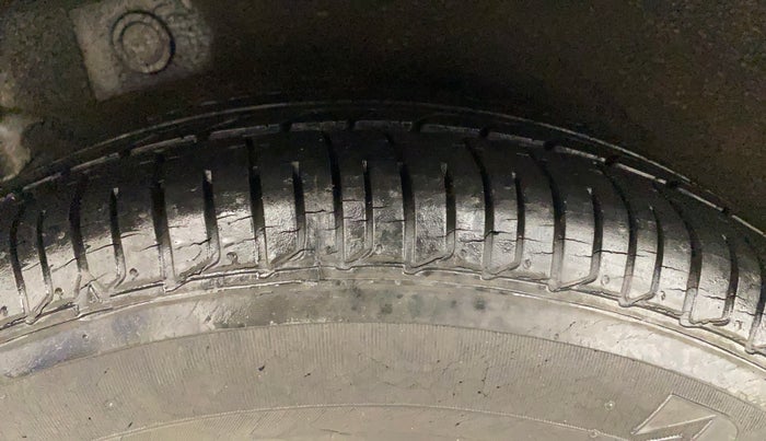 2013 Hyundai i10 MAGNA 1.2, Petrol, Manual, 13,778 km, Right Rear Tyre Tread