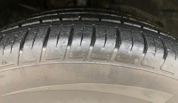 2022 Nissan Kicks XV PREMIUM TURBO 1.3 CVT, Petrol, Automatic, 39,906 km, Right Front Tyre Tread