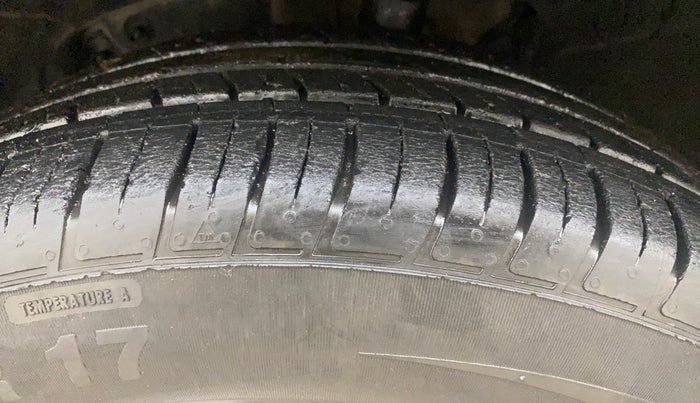 2022 Nissan Kicks XV PREMIUM TURBO 1.3 CVT, Petrol, Automatic, 39,906 km, Left Front Tyre Tread