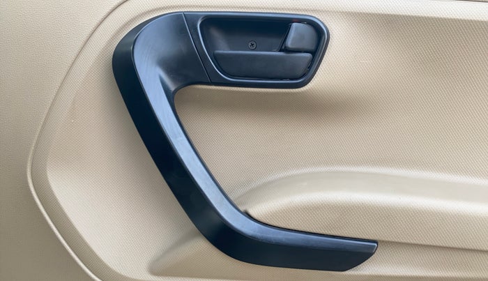 2023 Mahindra BOLERO NEO N 8, Diesel, Manual, 37,732 km, Driver Side Door Panels Control