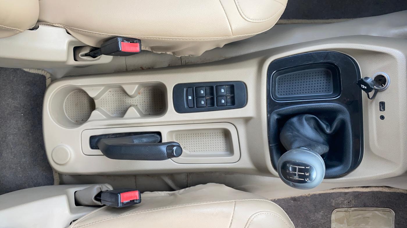 2023 Mahindra BOLERO NEO N 8, Diesel, Manual, 38,104 km, Gear Lever