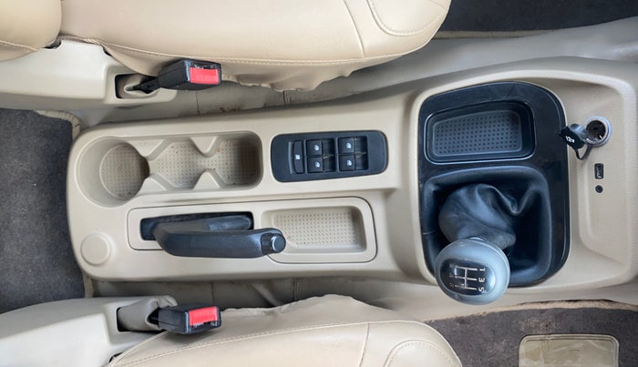 2023 Mahindra BOLERO NEO N 8, Diesel, Manual, 37,732 km, Gear Lever