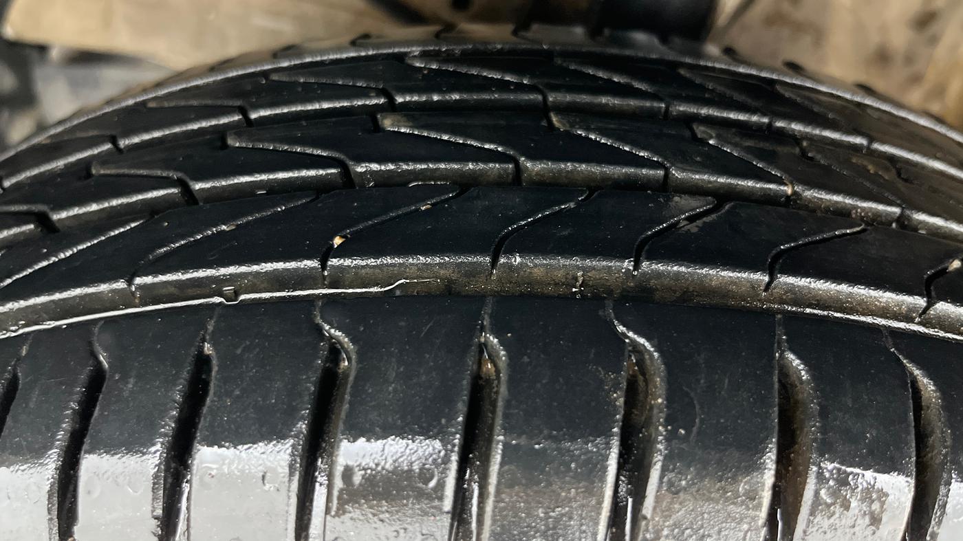 2021 Maruti Swift VXI AMT, Petrol, Automatic, 82,625 km, Left Front Tyre Tread