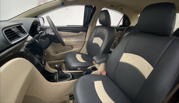 2016 Maruti Ciaz ZXI AT, Petrol, Automatic, 1,03,198 km, Right Side Front Door Cabin
