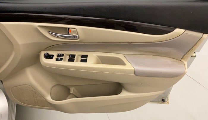 2016 Maruti Ciaz ZXI AT, Petrol, Automatic, 1,03,198 km, Driver Side Door Panels Control