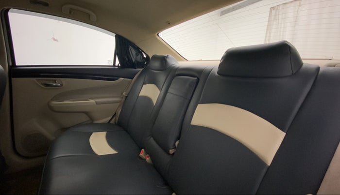 2016 Maruti Ciaz ZXI AT, Petrol, Automatic, 1,03,198 km, Right Side Rear Door Cabin