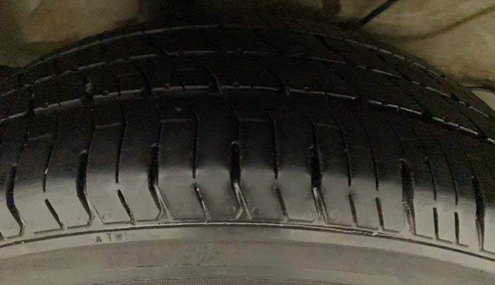 2016 Maruti Ciaz ZXI AT, Petrol, Automatic, 1,03,198 km, Right Rear Tyre Tread