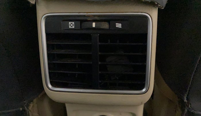 2016 Maruti Ciaz ZXI AT, Petrol, Automatic, 1,03,198 km, AC Unit - Rear vent has minor damage