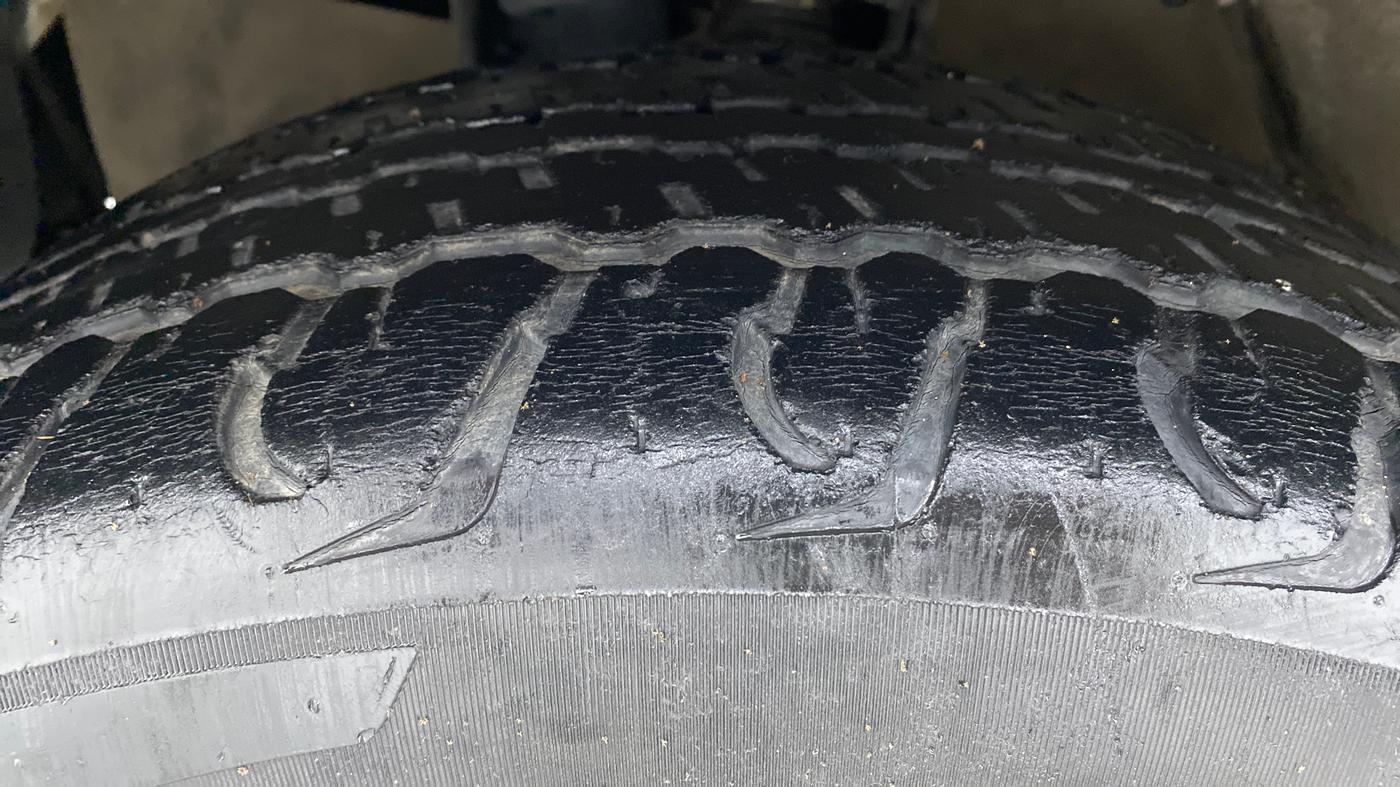 2012 Toyota Fortuner 3.0 MT 4X4, Diesel, Manual, 1,47,757 km, Left Front Tyre Tread