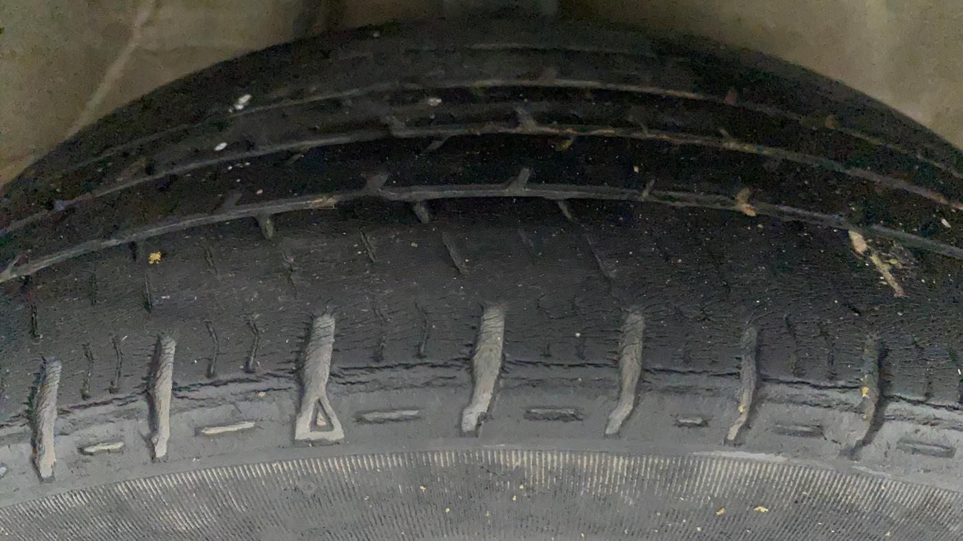 2016 Maruti Alto K10 VXI P, Petrol, Manual, 57,110 km, Right Front Tyre Tread