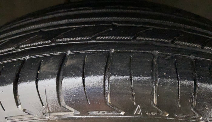 2012 Maruti Ritz VXI, Petrol, Manual, 1,20,973 km, Right Front Tyre Tread