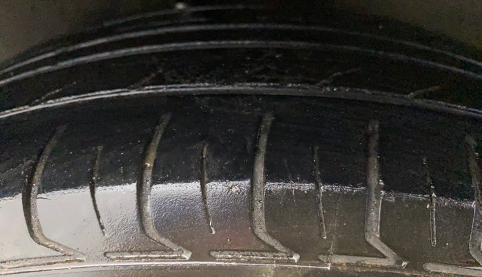 2012 Maruti Ritz VXI, Petrol, Manual, 1,20,973 km, Right Rear Tyre Tread