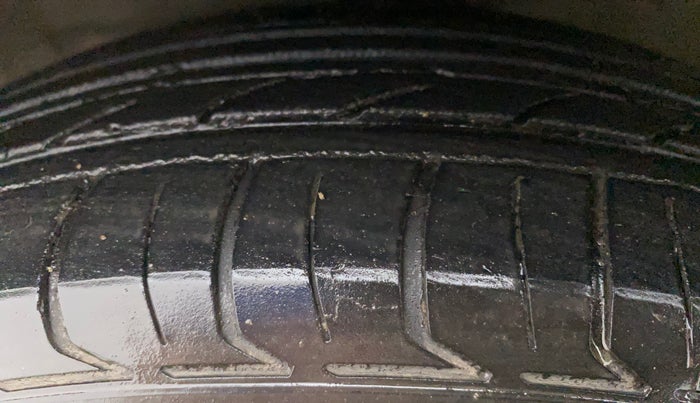 2012 Maruti Ritz VXI, Petrol, Manual, 1,20,973 km, Left Front Tyre Tread