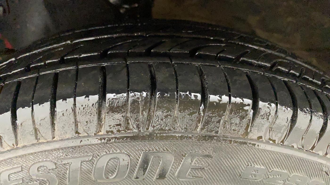 2014 Hyundai Eon ERA +, Petrol, Manual, 49,326 km, Left Front Tyre Tread