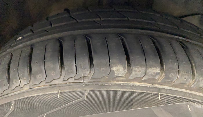 2018 Honda Amaze 1.2L I-VTEC V CVT, Petrol, Automatic, 1,07,099 km, Right Rear Tyre Tread