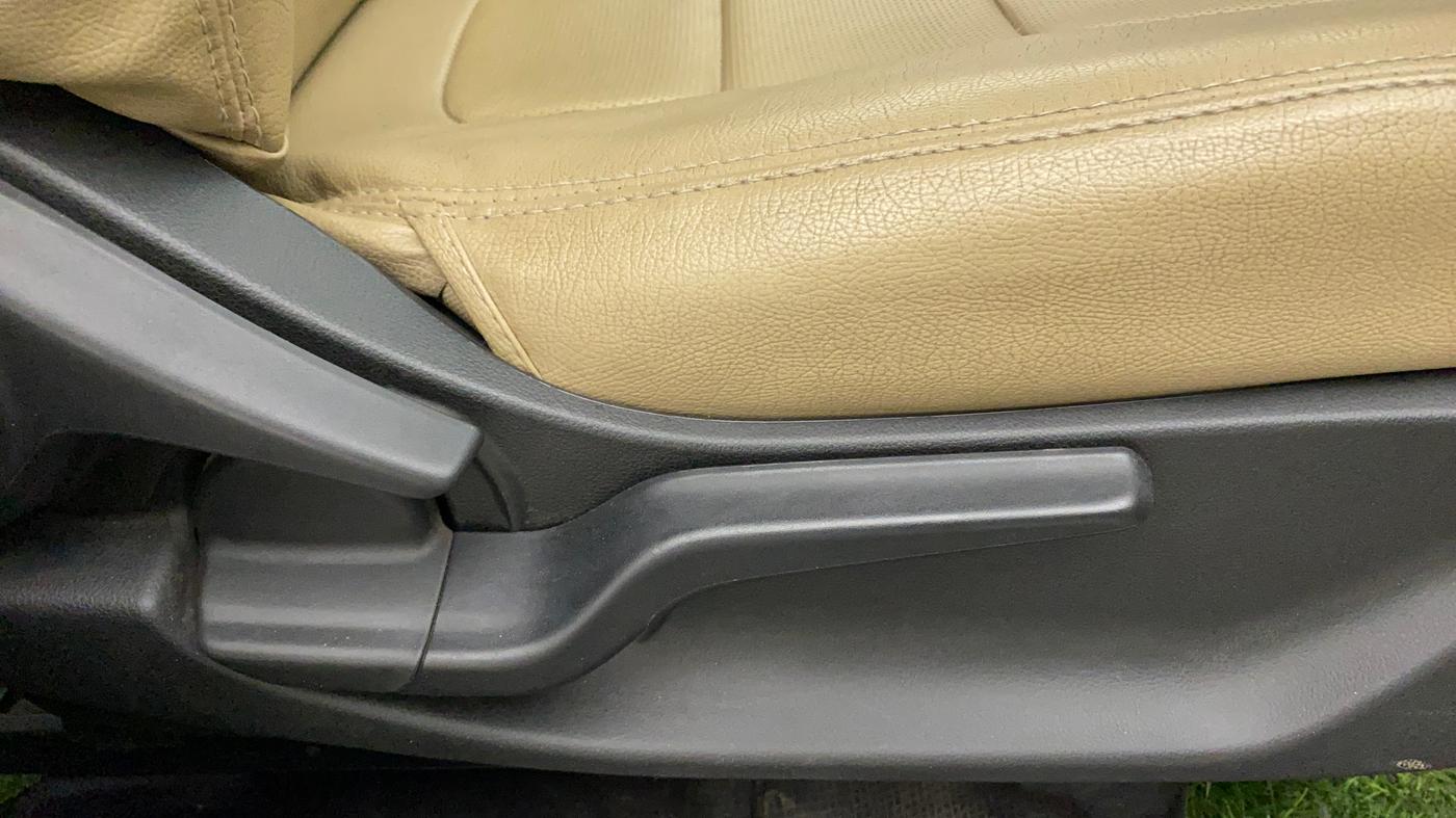 2018 Honda Amaze 1.2L I-VTEC V CVT, Petrol, Automatic, 1,07,099 km, Driver Side Adjustment Panel