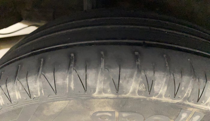 2018 Honda Amaze 1.2L I-VTEC V CVT, Petrol, Automatic, 1,07,099 km, Right Front Tyre Tread