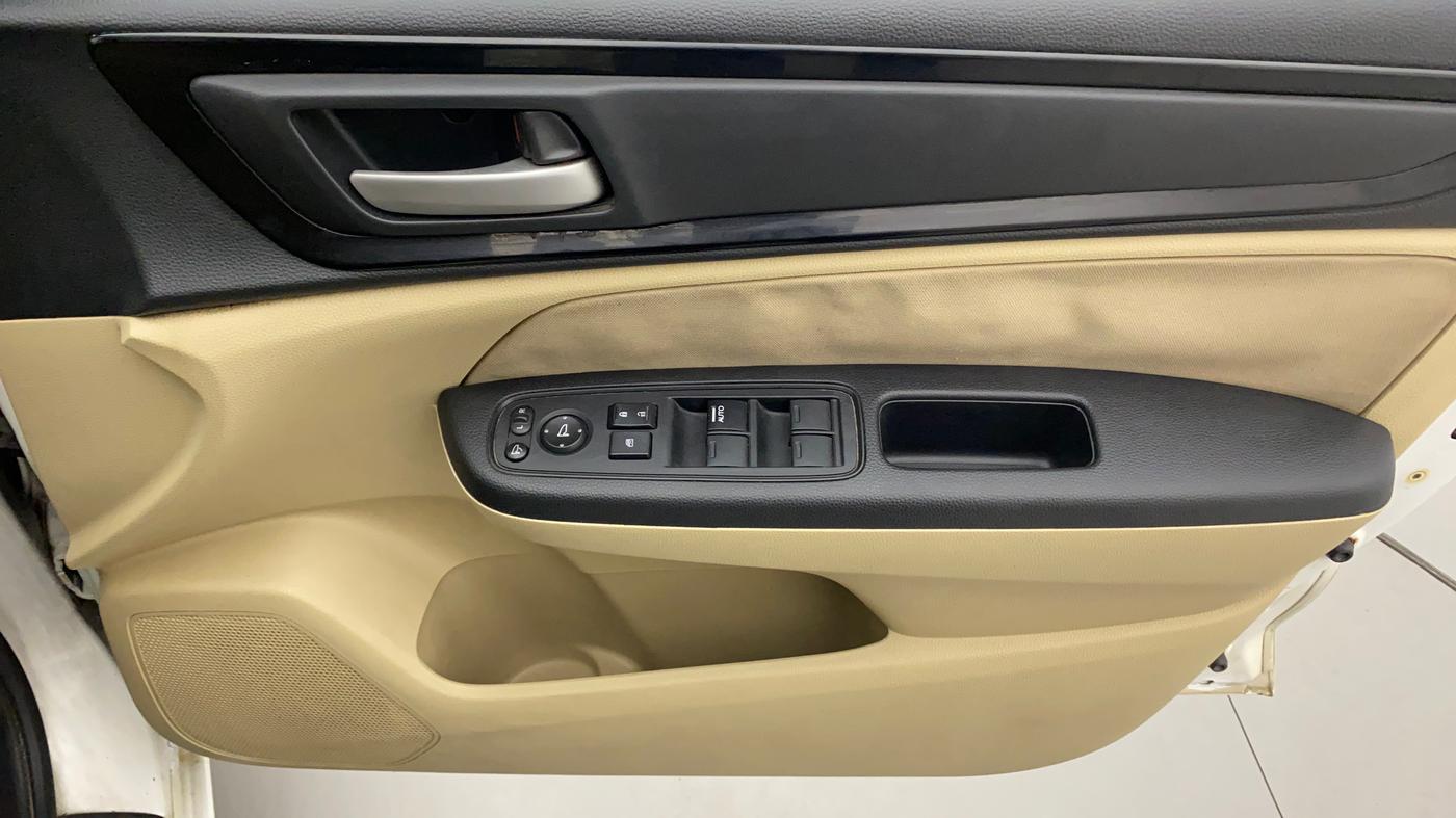 2018 Honda Amaze 1.2L I-VTEC V CVT, Petrol, Automatic, 1,07,099 km, Driver Side Door Panels Control