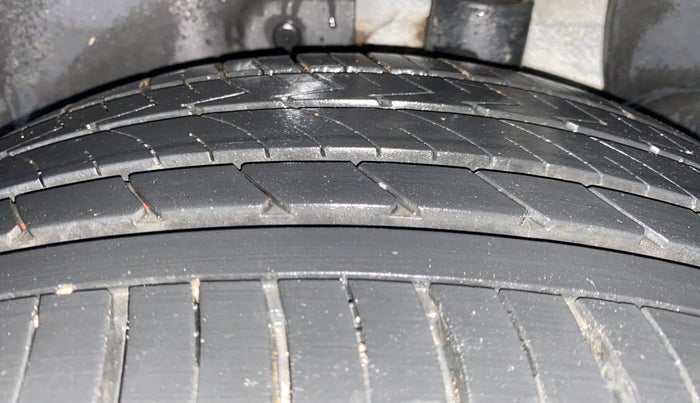 2018 Hyundai Creta SX PLUS AT 1.6 DIESEL, Diesel, Automatic, 1,18,639 km, Left Rear Tyre Tread