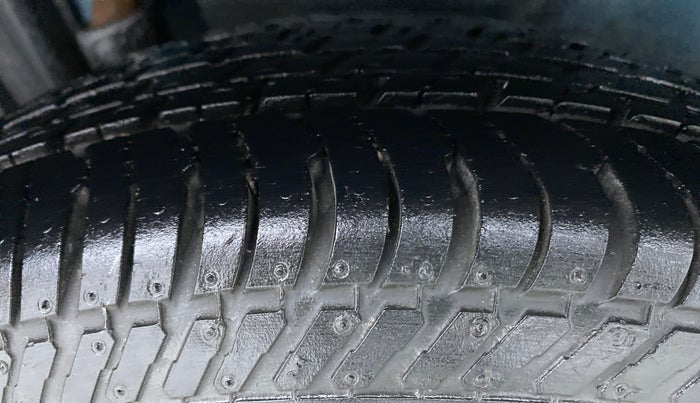 2014 Maruti Swift Dzire VXI, Petrol, Manual, 12,464 km, Right Rear Tyre Tread