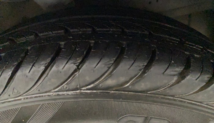 2016 Hyundai Eon MAGNA +, Petrol, Manual, 23,133 km, Left Front Tyre Tread