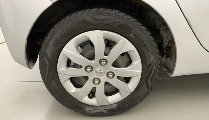 2016 Hyundai Eon MAGNA +, Petrol, Manual, 23,133 km, Right Rear Wheel