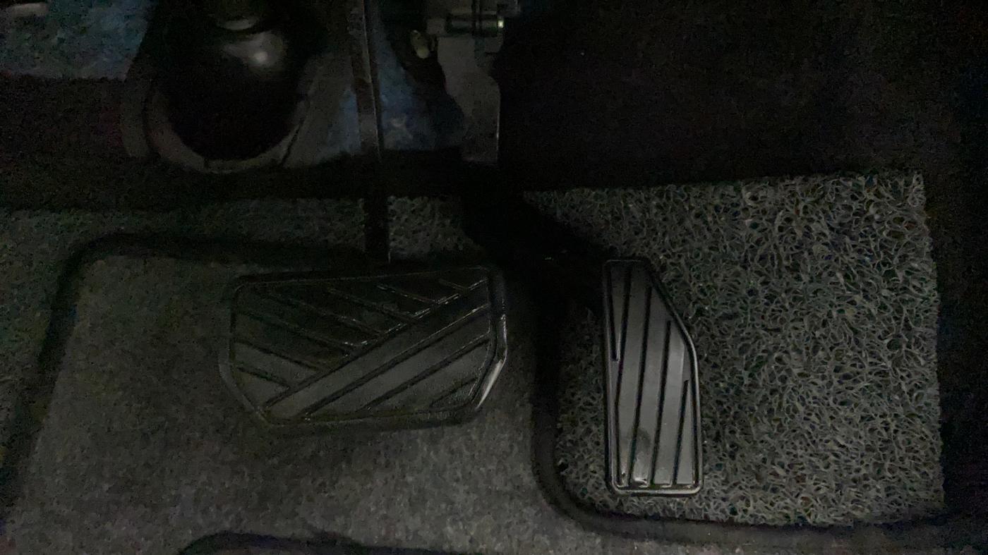 2017 Maruti Wagon R 1.0 VXI AMT, Petrol, Automatic, 21,177 km, Pedals