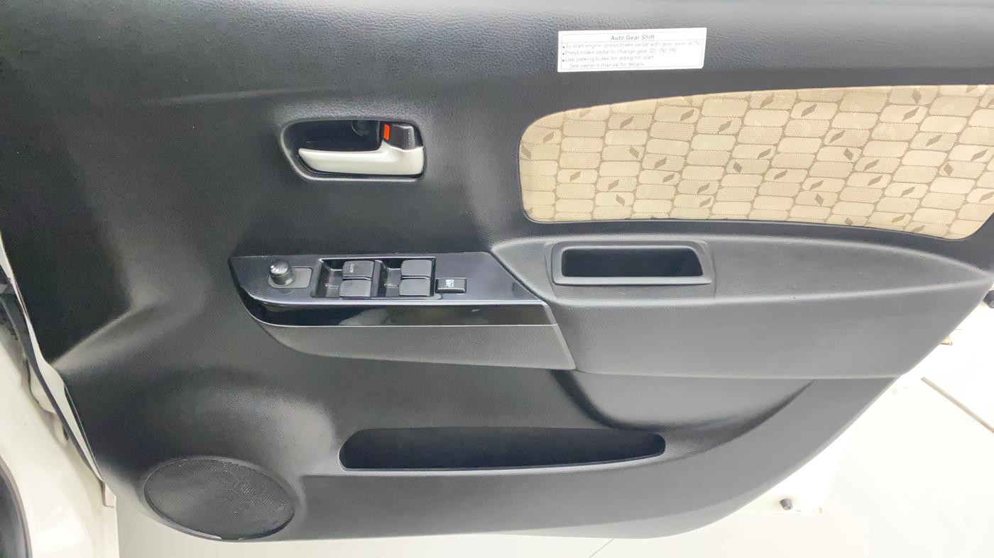 2017 Maruti Wagon R 1.0 VXI AMT, Petrol, Automatic, 21,177 km, Driver Side Door Panels Control