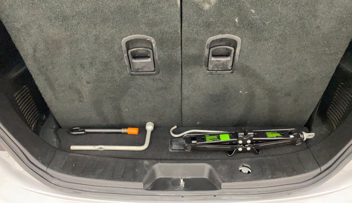 2018 Mahindra XUV500 W7, Diesel, Manual, 18,486 km, Boot Inside