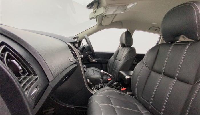 2018 Mahindra XUV500 W7, Diesel, Manual, 18,486 km, Right Side Front Door Cabin