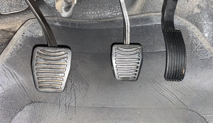 2018 Mahindra XUV500 W7, Diesel, Manual, 18,486 km, Pedals