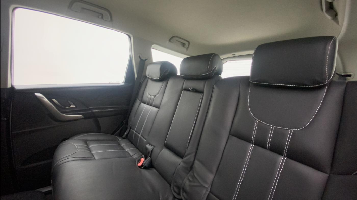 2018 Mahindra XUV500 W7, Diesel, Manual, 18,486 km, Right Side Rear Door Cabin