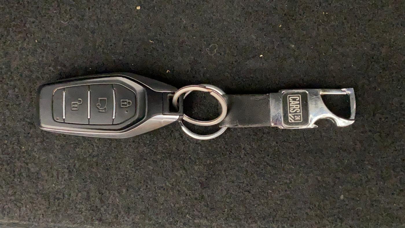 2018 Mahindra XUV500 W7, Diesel, Manual, 18,486 km, Key Close Up