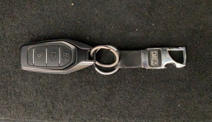 2018 Mahindra XUV500 W7, Diesel, Manual, 18,486 km, Key Close Up