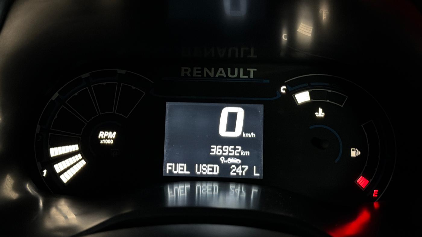 2021 Renault TRIBER RXT, Petrol, Manual, 36,951 km, Odometer Image