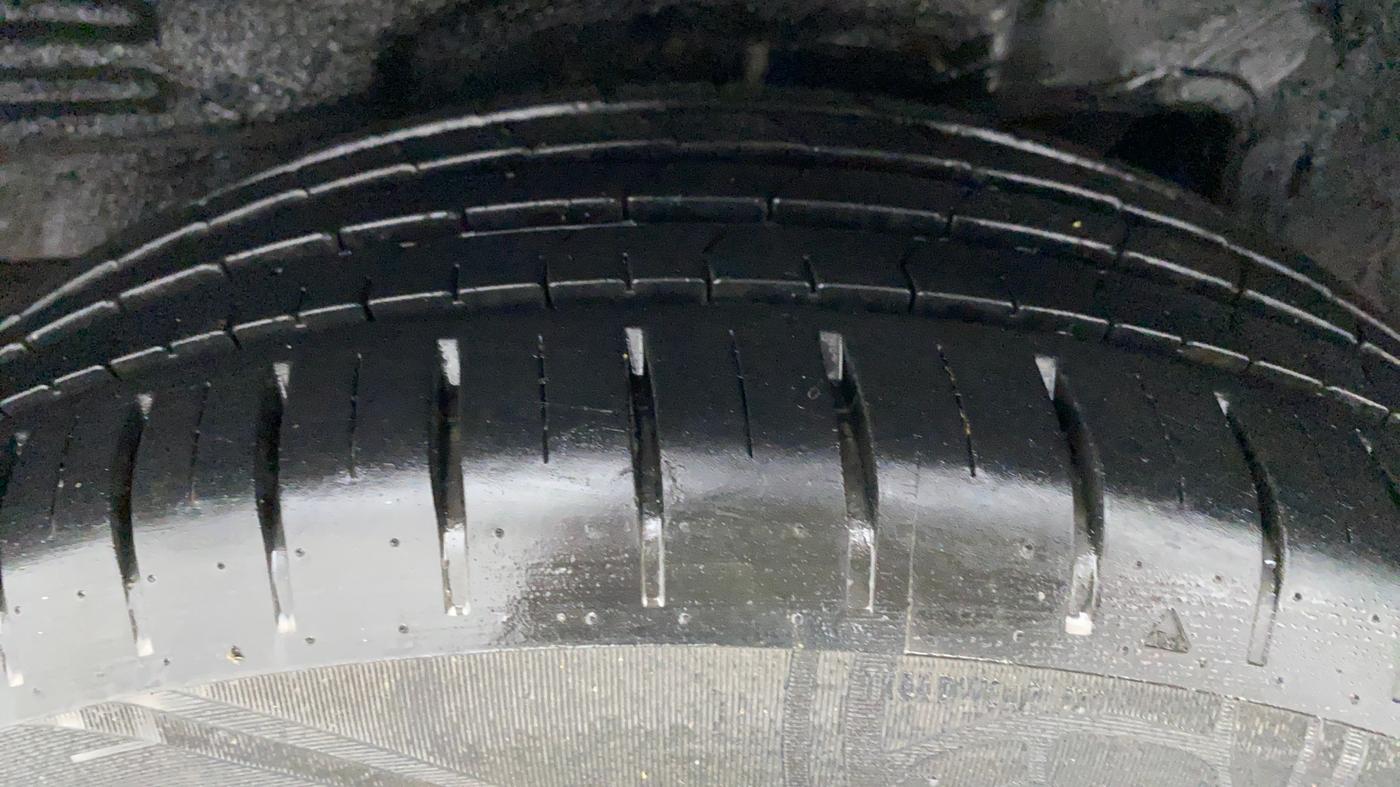 2010 Toyota Corolla Altis 1.8 G, Petrol, Manual, 52,747 km, Right Rear Tyre Tread