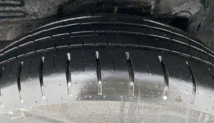 2010 Toyota Corolla Altis 1.8 G, Petrol, Manual, 52,747 km, Right Rear Tyre Tread