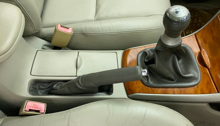 2010 Toyota Corolla Altis 1.8 G, Petrol, Manual, 52,747 km, Gear Lever