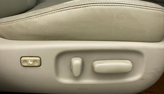 2010 Toyota Corolla Altis 1.8 G, Petrol, Manual, 52,747 km, Driver Side Adjustment Panel