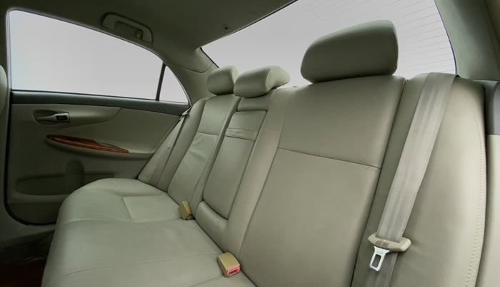 2010 Toyota Corolla Altis 1.8 G, Petrol, Manual, 52,747 km, Right Side Rear Door Cabin