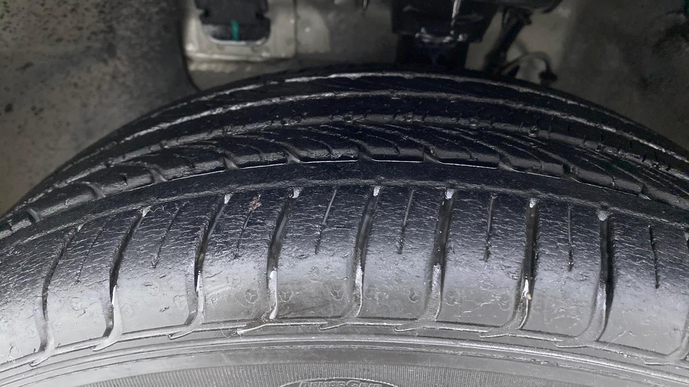 2016 Hyundai Elite i20 ASTA 1.2 (O), Petrol, Manual, 17,551 km, Left Front Tyre Tread
