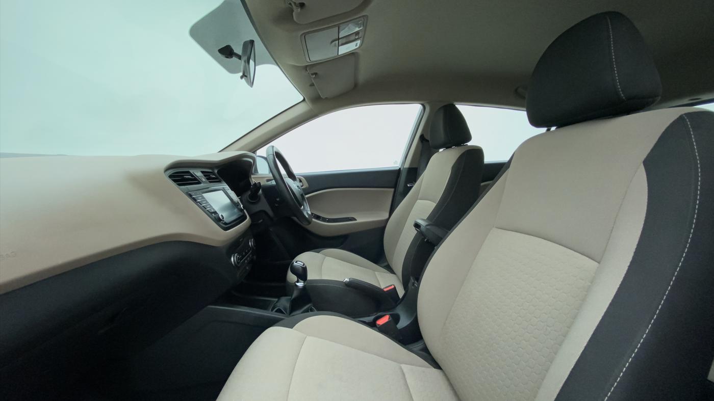 2016 Hyundai Elite i20 ASTA 1.2 (O), Petrol, Manual, 17,551 km, Right Side Front Door Cabin
